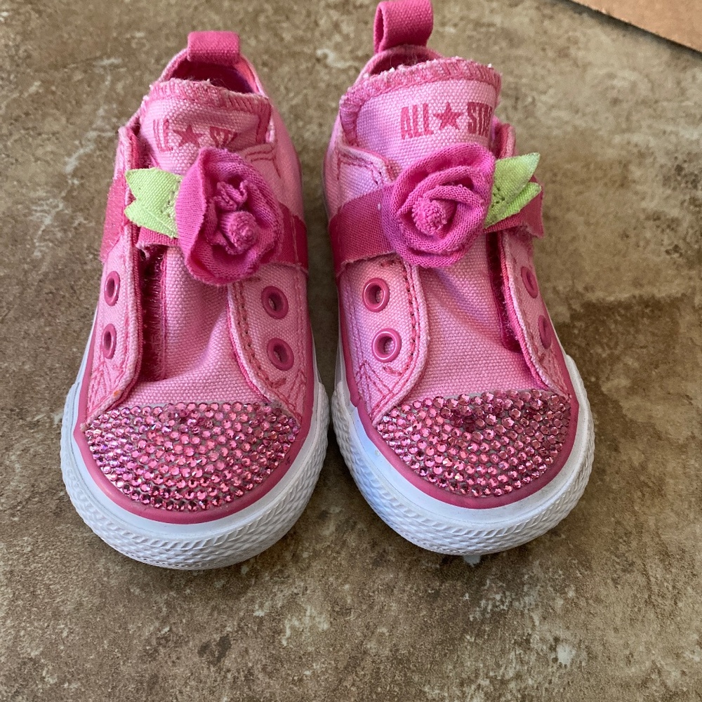 Converse toddler shoes size 5